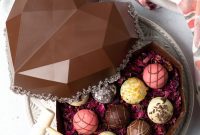 Crackable Chocolate Treasure