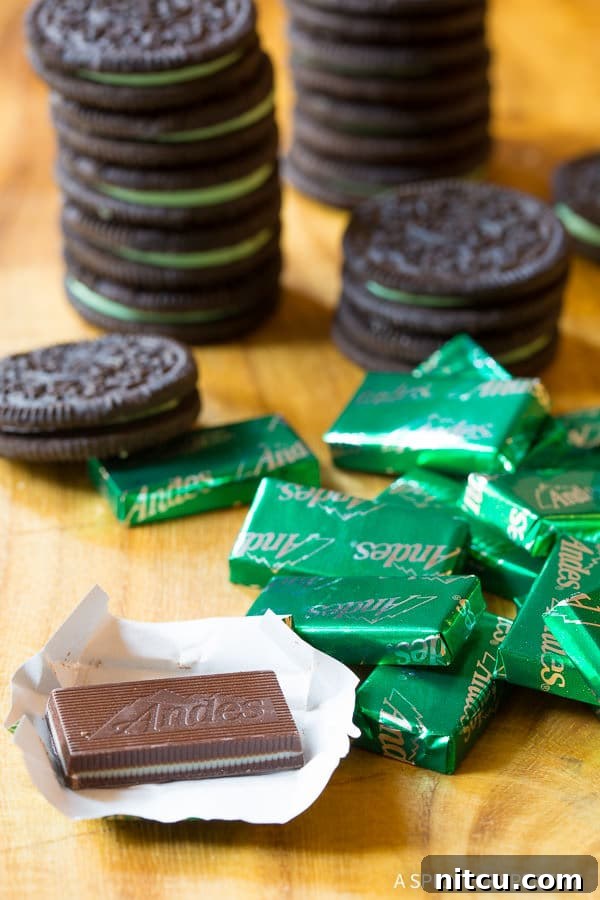 giftable-dessert Giftable Mint Oreo Chocolate Bark, ideal for festive occasions.