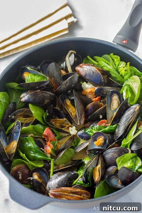 Best Mussels Recipe with Blue Cheese and Bacon (Moules Fromage Bleu) – A Quick and Easy French-Inspired Meal
