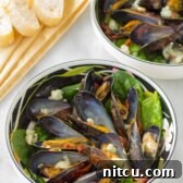 Perfect Mussels Recipe with Blue Cheese and Bacon (Moules Fromage Bleu) | ASpicyPerspective.com
